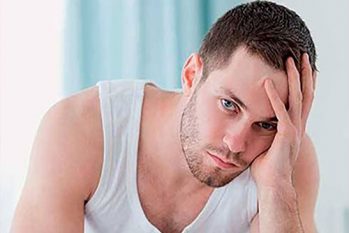 Cậu nhỏ nổi mụn trắng không ngứa – Triệu chứng không thể chủ quan