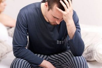 Bác sĩ chuyên khoa giải đáp: Lở loét bao quy đầu là do đâu?